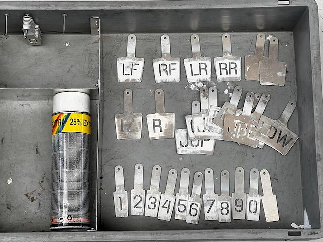 Spuitsjabloonset letters & cijfers - afbeelding 3 van  3