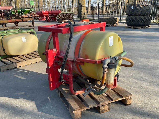 Spuittank - afbeelding 1 van  4