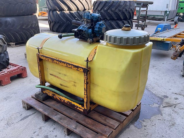 Spuittank - afbeelding 1 van  5