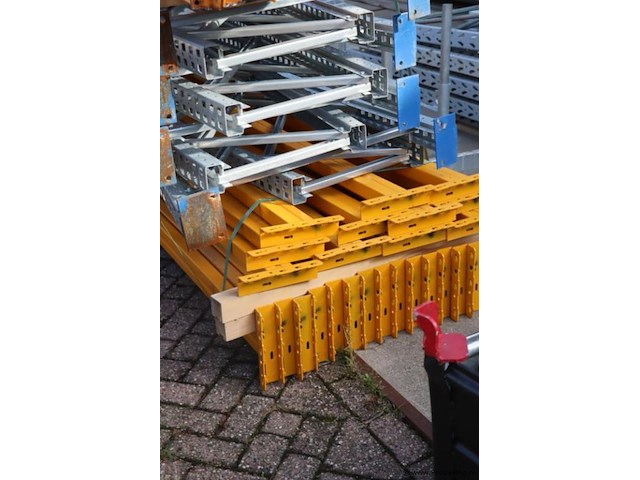 Sr palletstelling - 8 staanders & 25 liggers - afbeelding 1 van  9