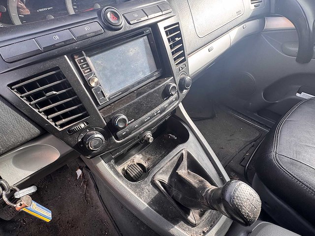 Ssangyong - rodius - personenauto - afbeelding 6 van  19