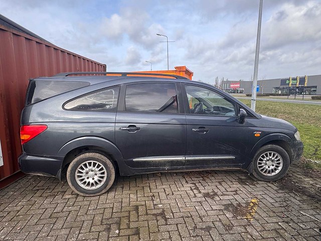 Ssangyong - rodius - personenauto - afbeelding 4 van  22
