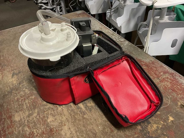 Sscor inc s-scort iii medical suction equipment - afbeelding 1 van  4