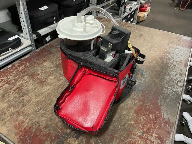 Sscor inc s-scort iii medical suction equipment - afbeelding 2 van  4