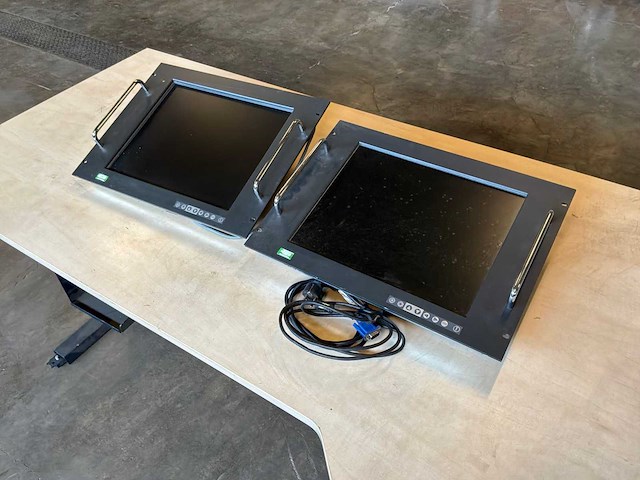 S&t inbouw tft display, 17” (2x) - afbeelding 1 van  6