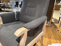 Sta-op stoel, grijs stof, elektrisch verstelbaar - afbeelding 3 van  3