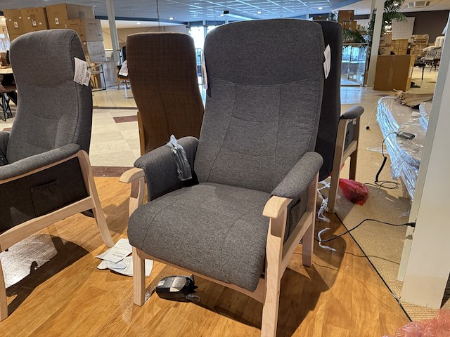 Sta-op stoel, grijs stof, elektrisch verstelbaar - afbeelding 3 van  4