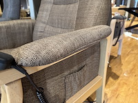 Sta-op stoel, taupe stof, elektrisch verstelbaar - afbeelding 4 van  4