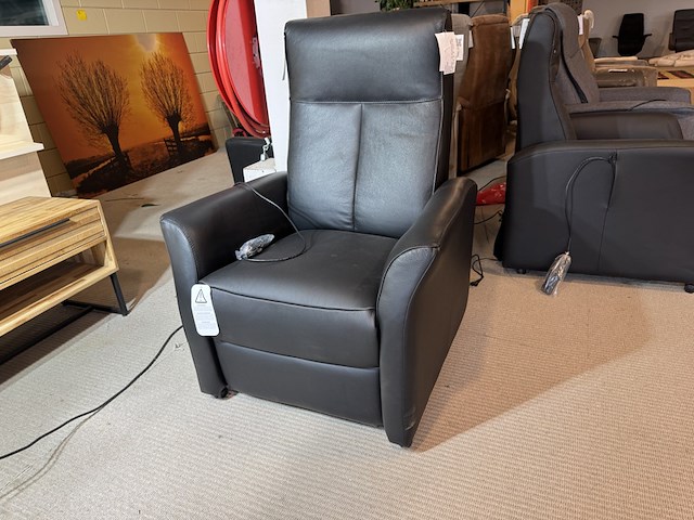 Sta-op stoel, zwart leder, elektrisch verstelbaar - afbeelding 3 van  4