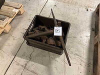 Staak / kanstaken / hardies - aambeeld accessoires - diverse onderdelen, gereedschappen en accessoires / vintage - afbeelding 3 van  4