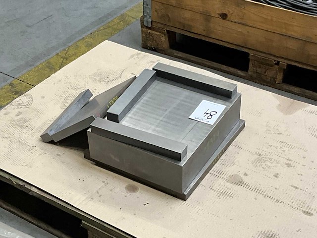 Staal blok - afbeelding 2 van  2