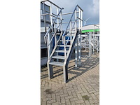 Staal bordes met trap - afbeelding 2 van  2