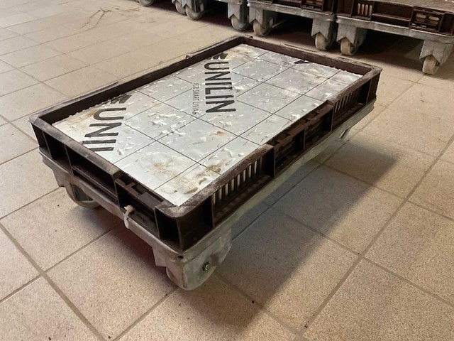 Staal krattentrolley met krat (27x) - afbeelding 1 van  5