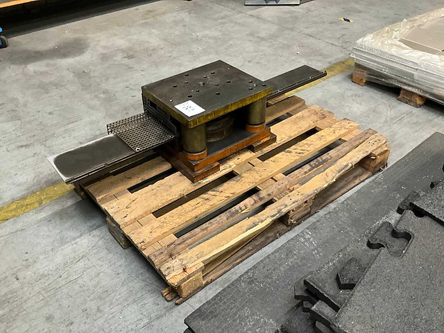 Staal matrijs - afbeelding 1 van  2