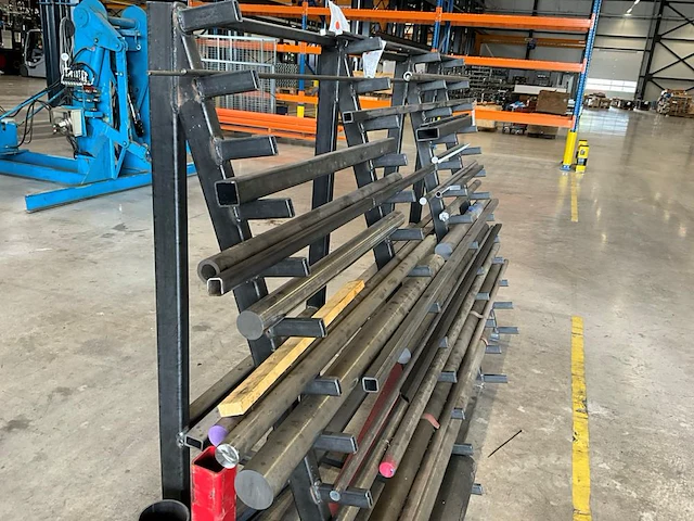 Staal stock - afbeelding 4 van  7