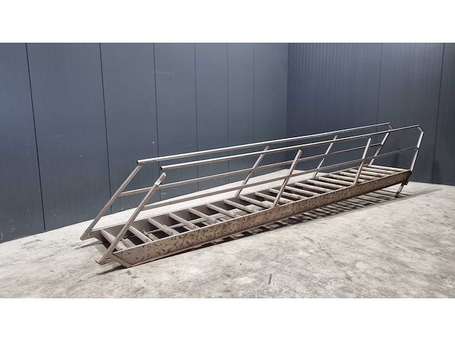 Staal trap - afbeelding 1 van  2