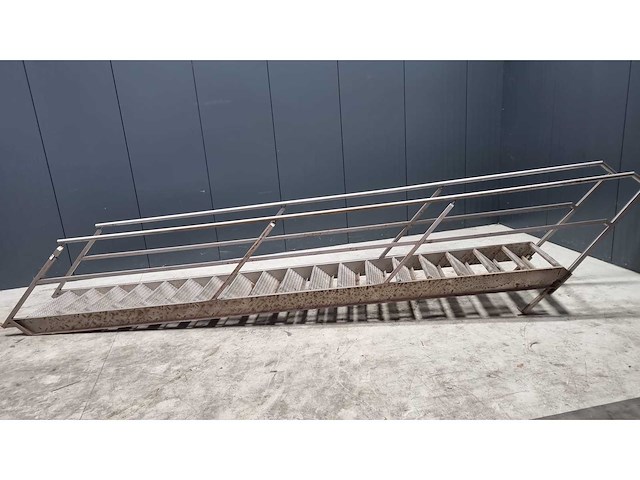 Staal trap - afbeelding 2 van  2