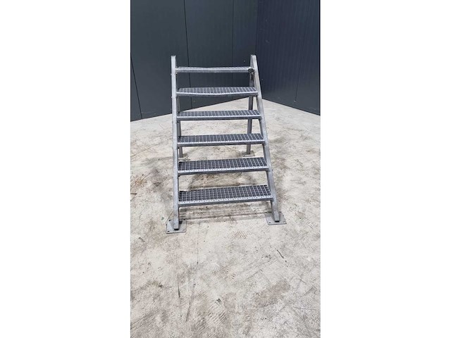 Staal trap - afbeelding 2 van  3