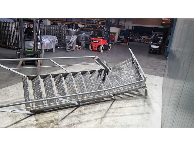 Staal trap - afbeelding 3 van  3