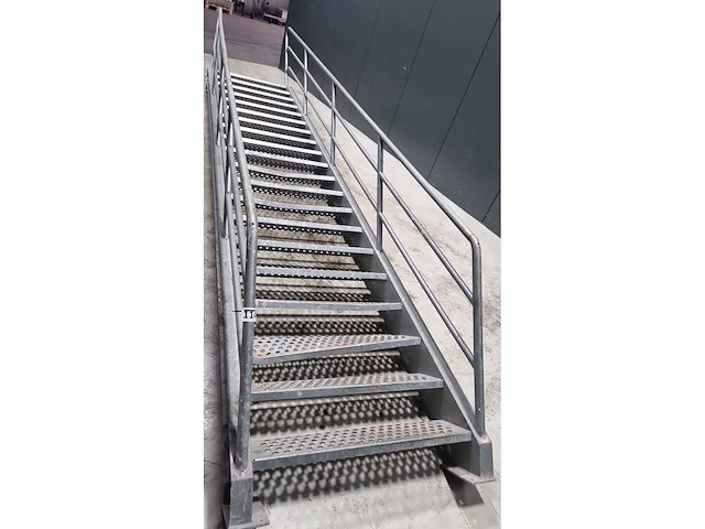 Staal trap - afbeelding 1 van  1