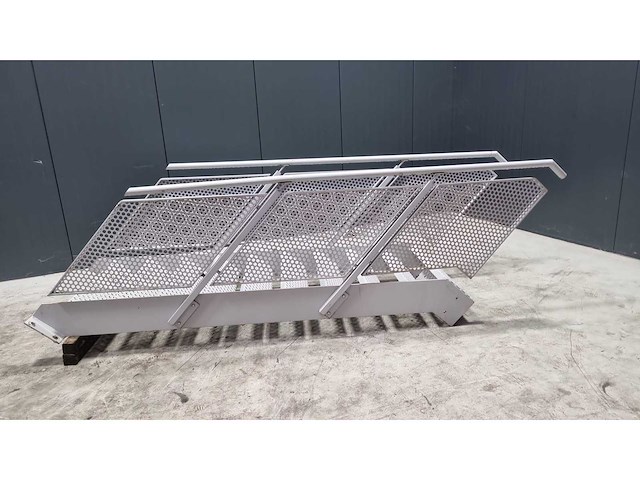 Staal trap - afbeelding 1 van  2