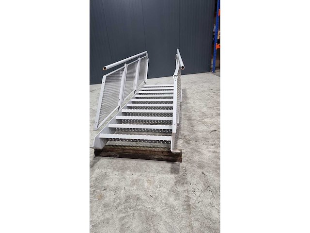 Staal trap - afbeelding 2 van  2