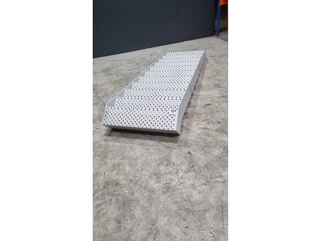 Staal trap - afbeelding 1 van  2