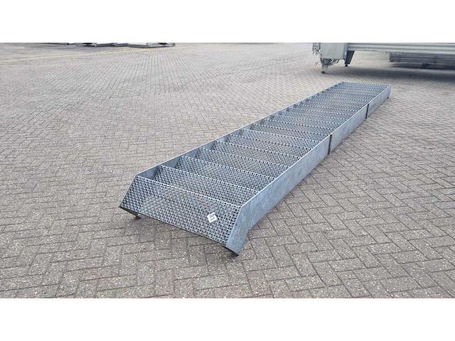 Staal trap - afbeelding 1 van  1