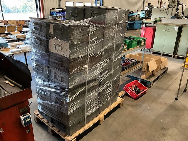 Staal vintage magazijnbak - afbeelding 1 van  5