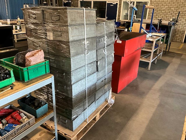 Staal vintage magazijnbak - afbeelding 5 van  5