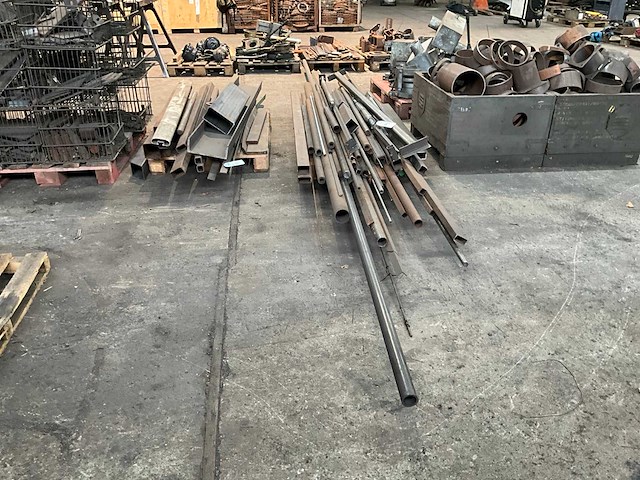 Staal - afbeelding 1 van  7