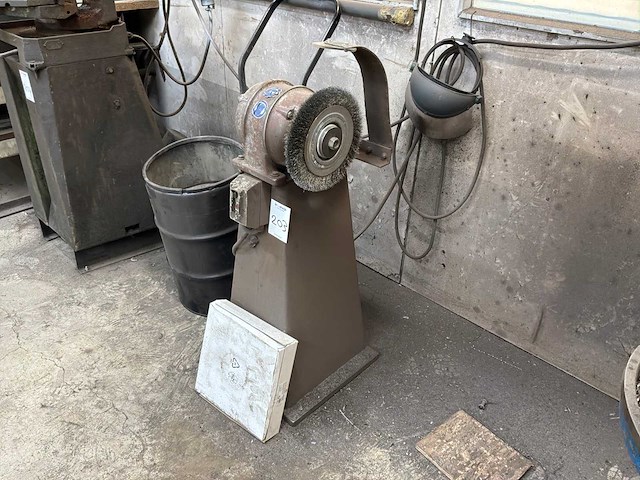 Staalborstel machine 400v - afbeelding 1 van  3