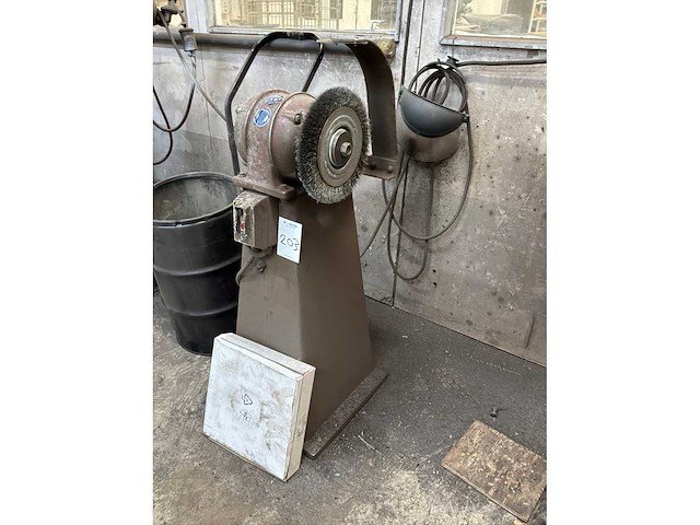 Staalborstel machine 400v - afbeelding 2 van  3