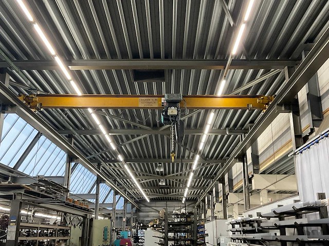 Staalbouw tilburg bovenloophalkraan - afbeelding 1 van  7