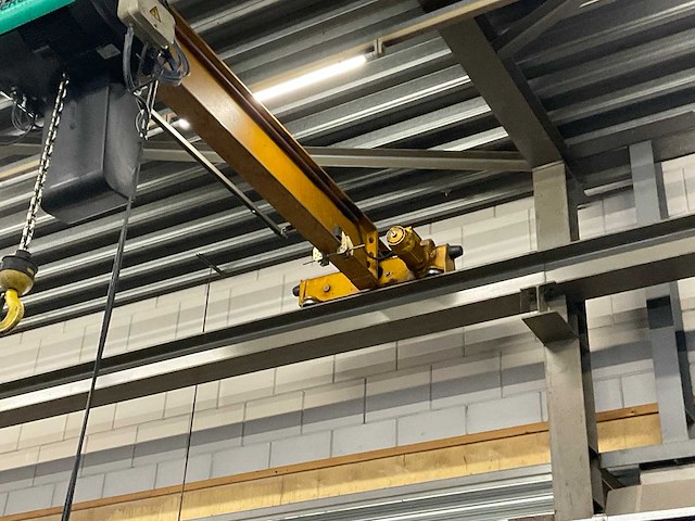 Staalbouw tilburg bovenloophalkraan - afbeelding 4 van  7