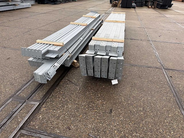 Staalconstructie 10 x 20 meter (200m2) - afbeelding 8 van  13