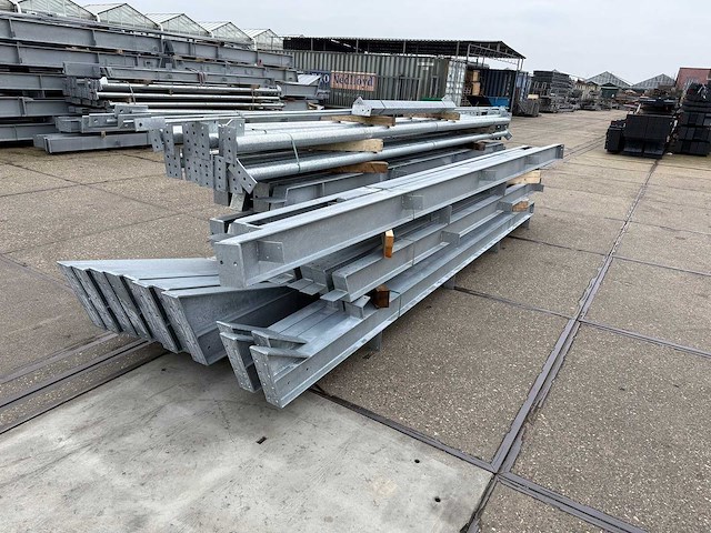 Staalconstructie 10 x 25 meter (250m2) - afbeelding 10 van  13