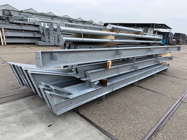 Staalconstructie 10 x 25 meter (250m2) - afbeelding 1 van  17