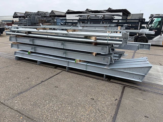 Staalconstructie 10 x 25 meter (250m2) - afbeelding 12 van  17