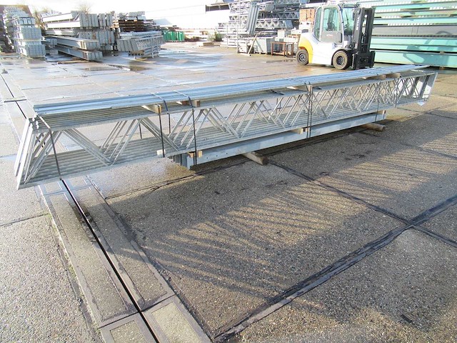 Staalconstructie 12.25 x 12.00 meter (147m2) - afbeelding 3 van  10