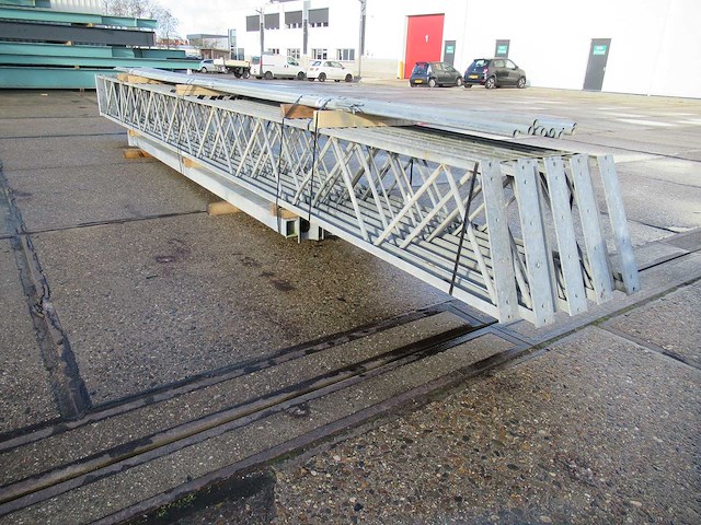 Staalconstructie 12.25 x 12.00 meter (147m2) - afbeelding 7 van  10