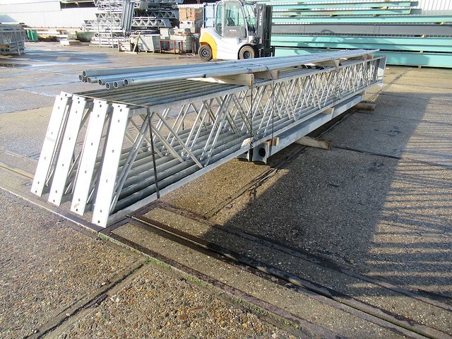 Staalconstructie 12.25 x 12.00 meter (147m2) - afbeelding 5 van  10