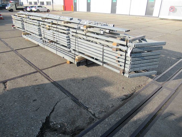 Staalconstructie 12.80 x 12.00 meter (154m2) - afbeelding 7 van  10