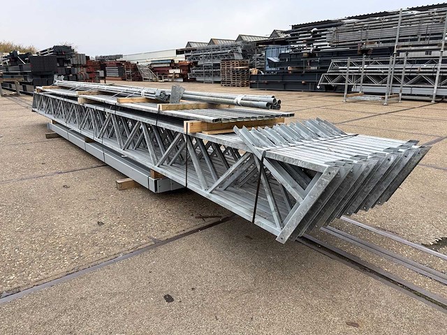 Staalconstructie 12.80 x 24.00 meter (307m2) - afbeelding 9 van  12