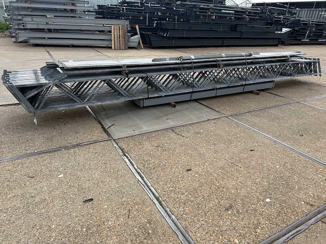 Staalconstructie 12.80 x 24.00 meter (307m2) - afbeelding 6 van  11