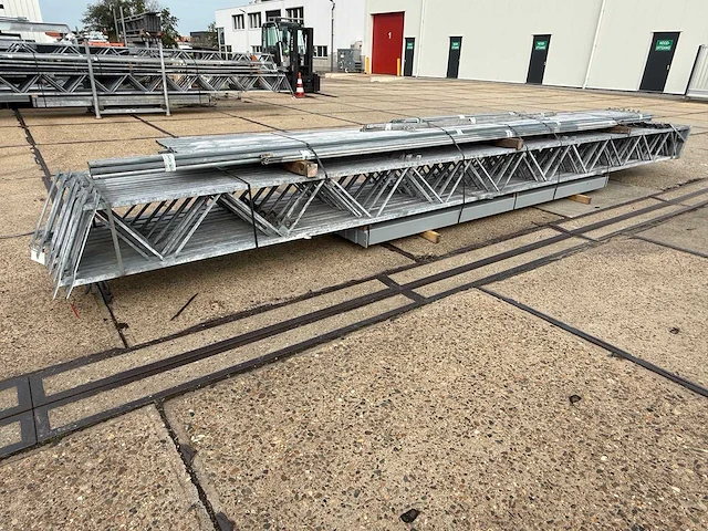 Staalconstructie 12.80 x 24.00 meter (307m2) - afbeelding 4 van  11
