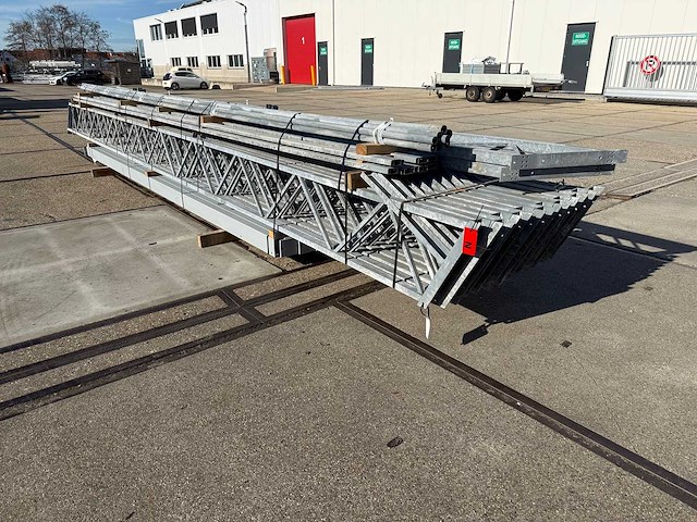 Staalconstructie 12.80 x 24.00 meter (307m2) - afbeelding 6 van  11