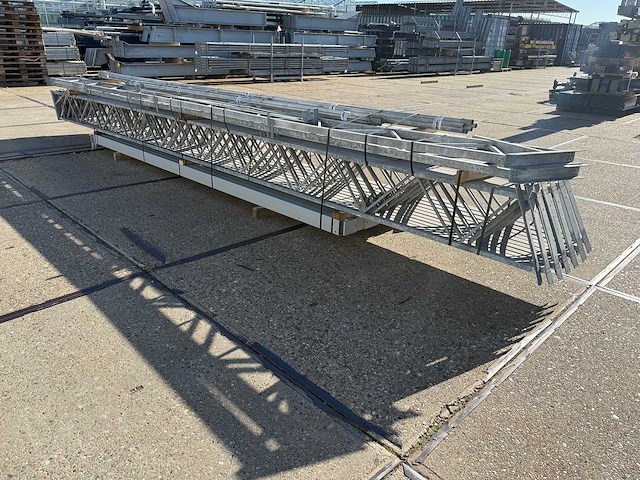 Staalconstructie 12.80 x 24.00 meter (307m2) - afbeelding 10 van  11