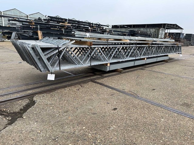 Staalconstructie 12.80 x 24.00 meter (307m2) - afbeelding 1 van  12