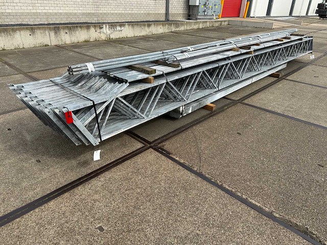 Staalconstructie 12.80 x 24.00 meter (307m2) - afbeelding 1 van  10